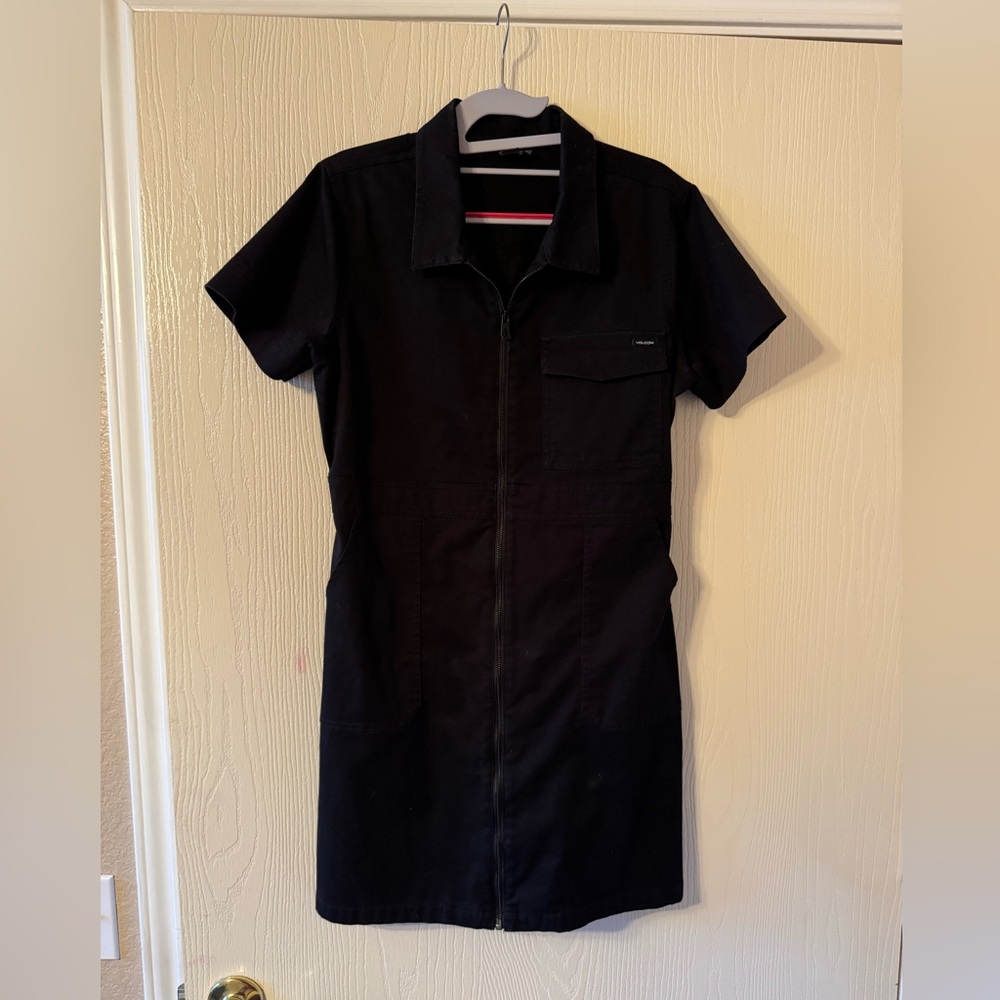 Volcom zip up Black Short Sleeve Dress